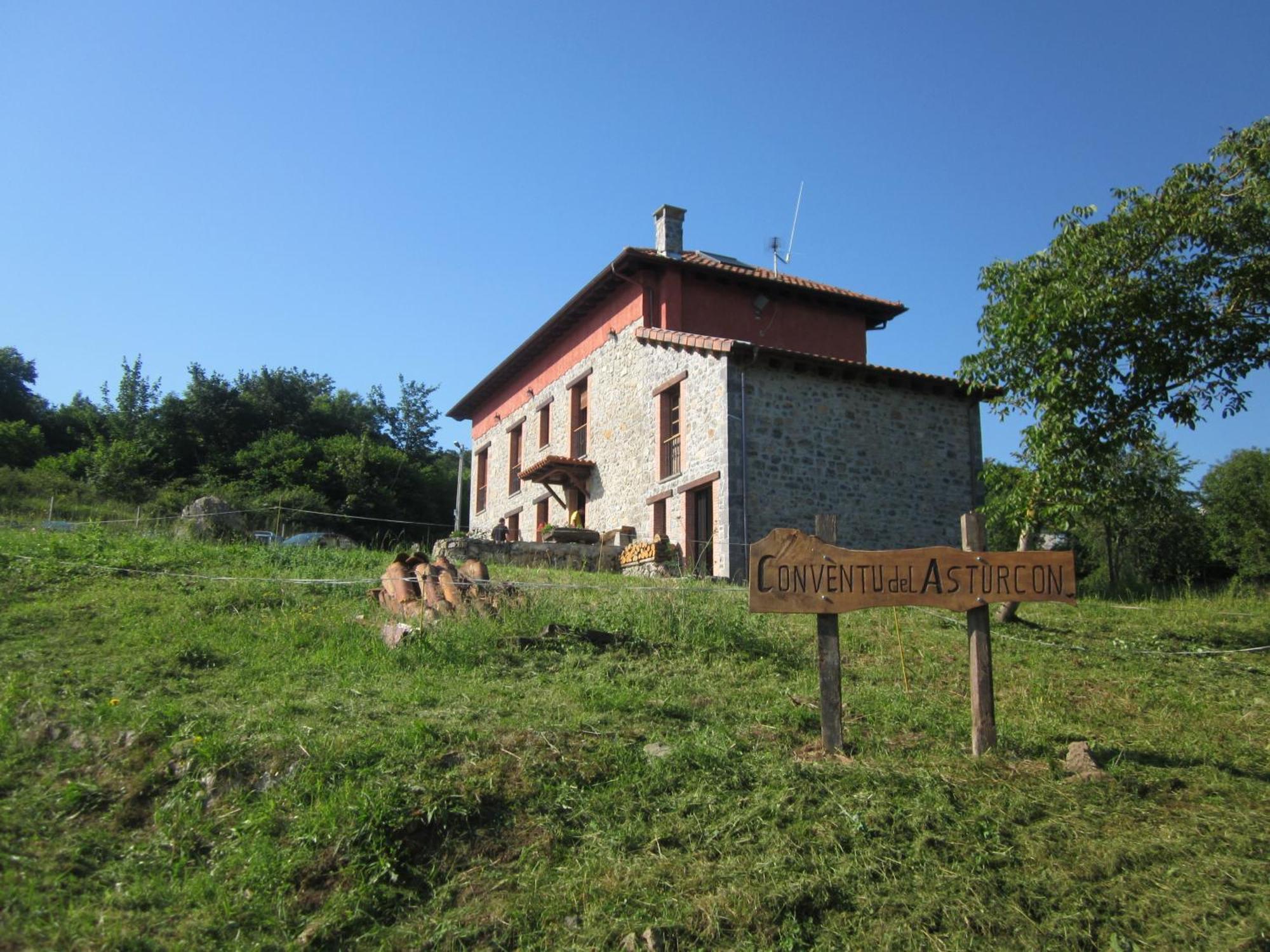 Affittacamere El Conventu Del Asturcon Lago  Esterno foto