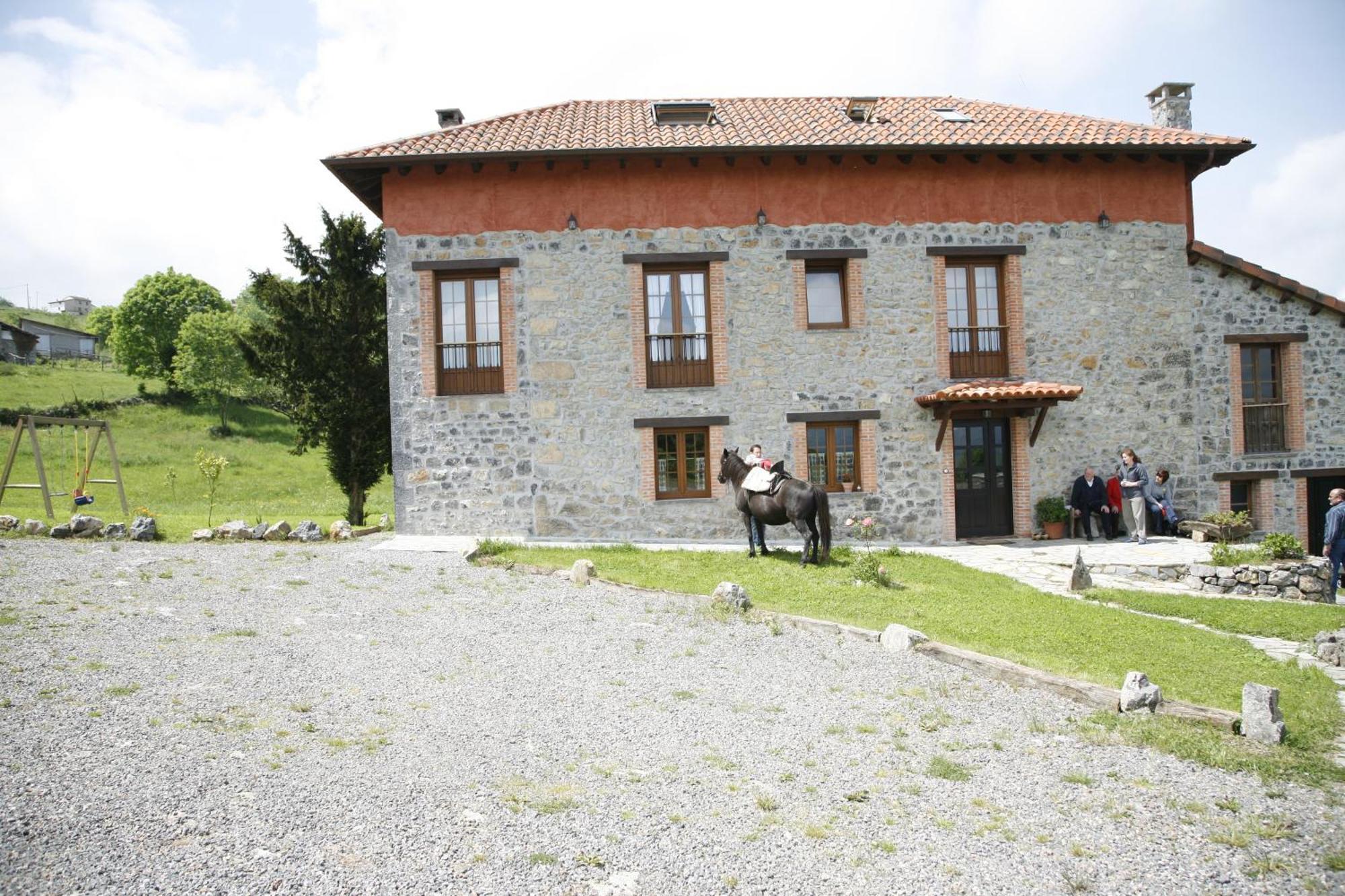 Affittacamere El Conventu Del Asturcon Lago  Esterno foto